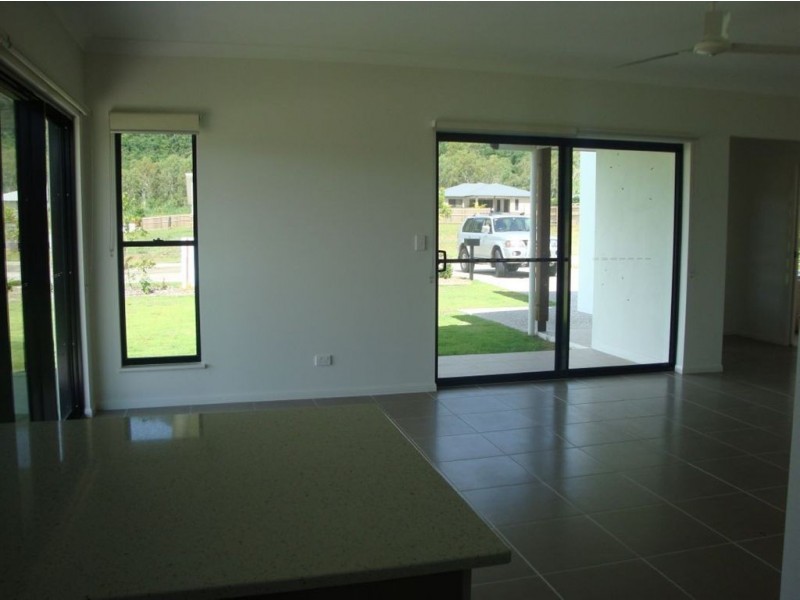 1/4 Endeavour Circuit, Cannonvale QLD 4802