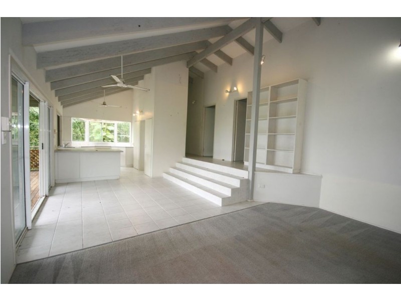 11 William Close, Cannonvale QLD 4802