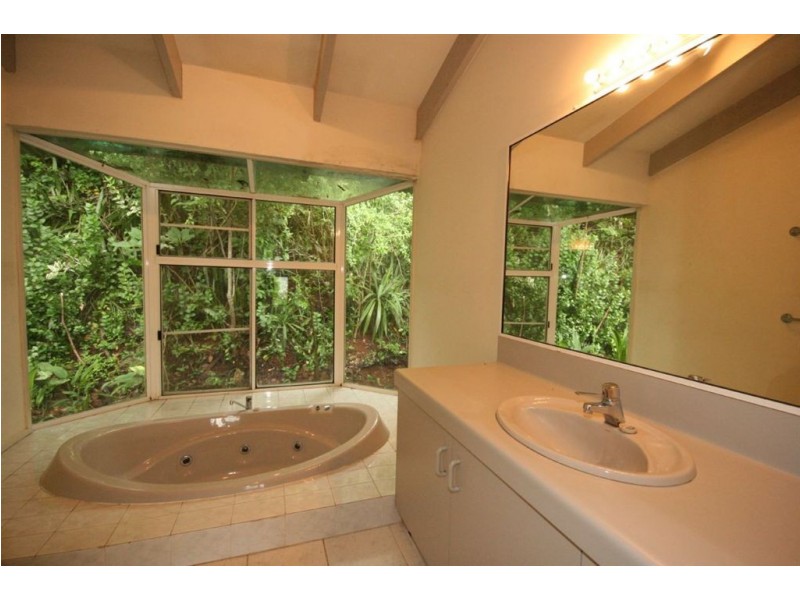 11 William Close, Cannonvale QLD 4802