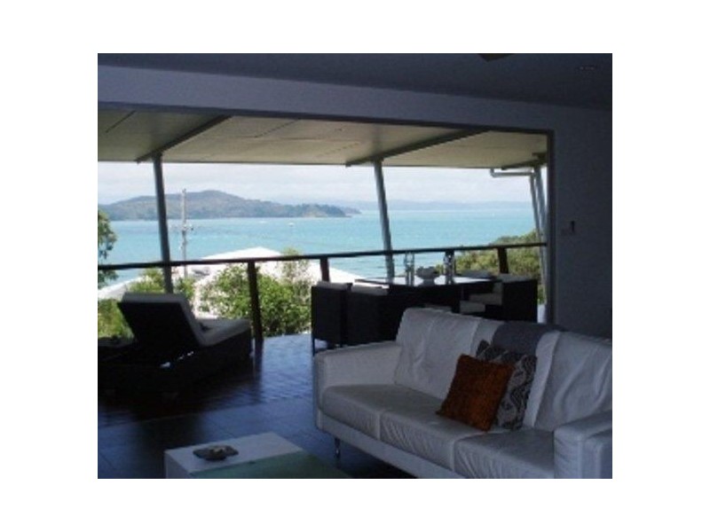 5 Harbour Ave, Shute Harbour QLD 4802