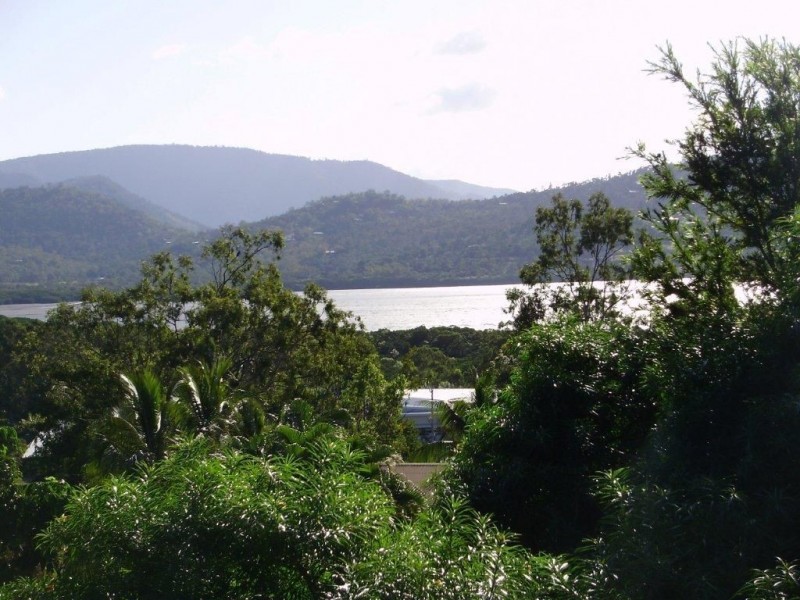 8 Woomerah Avenue, Cannonvale QLD 4802