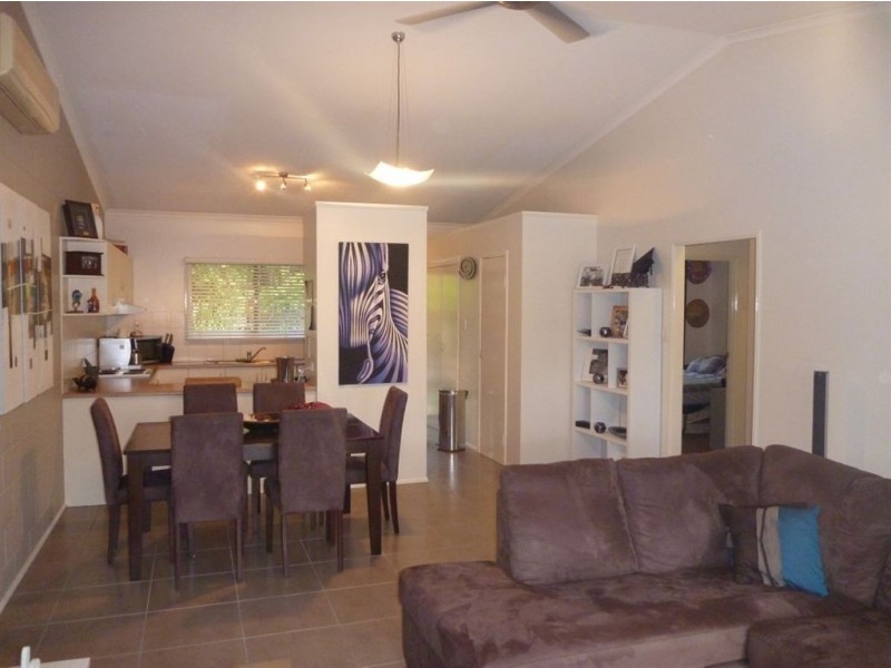 2/7 Macarthur Drive, Cannonvale QLD 4802