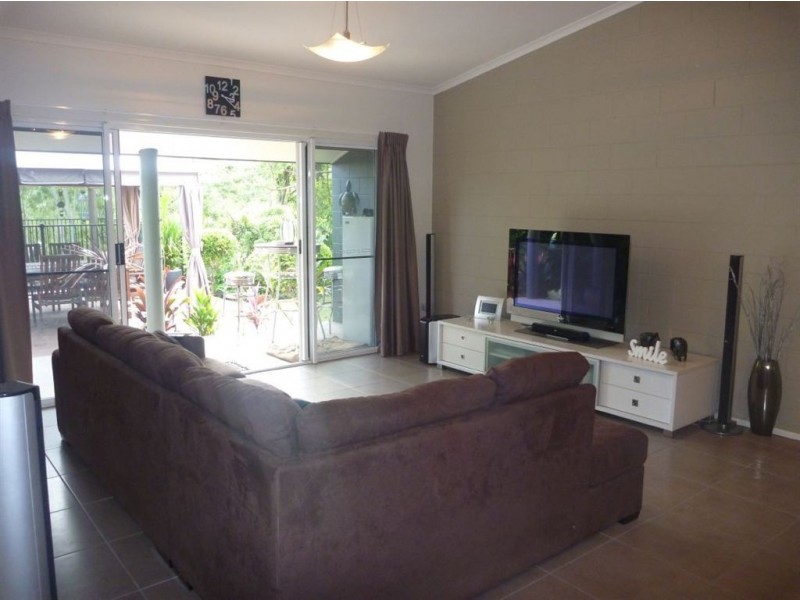 2/7 Macarthur Drive, Cannonvale QLD 4802