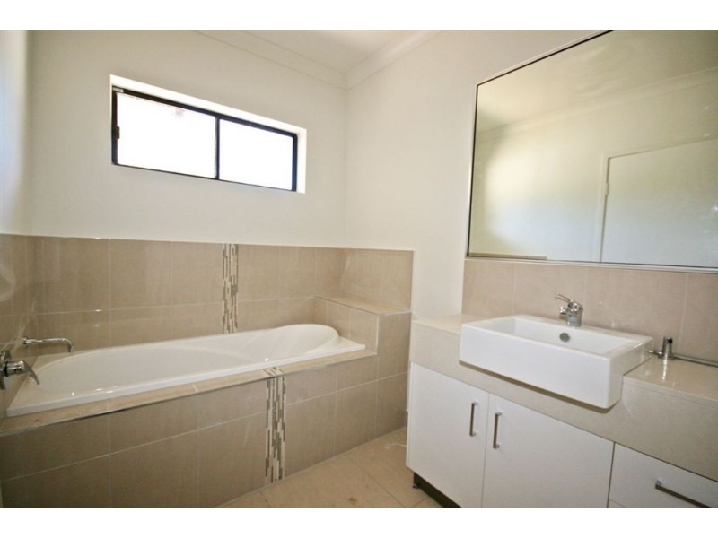 4 Scarlet Gum Crescent, Cannonvale QLD 4802