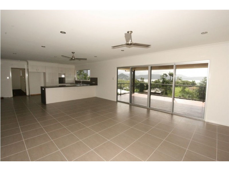 60 Eshelby Drive, Cannonvale QLD 4802