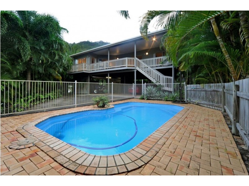 3 Country Road, Cannonvale QLD 4802