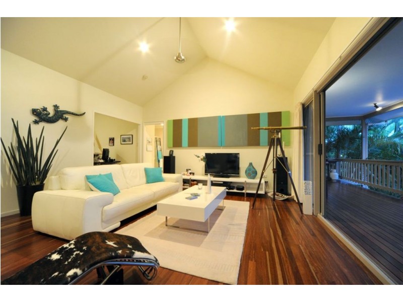 3 Country Road, Cannonvale QLD 4802