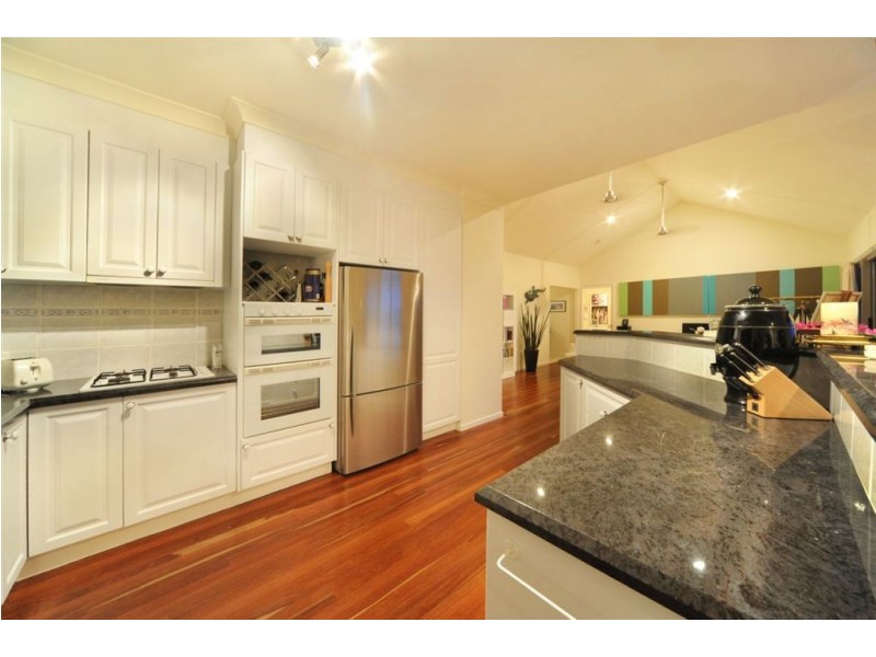 3 Country Road, Cannonvale QLD 4802