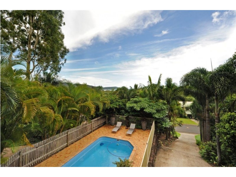 3 Country Road, Cannonvale QLD 4802