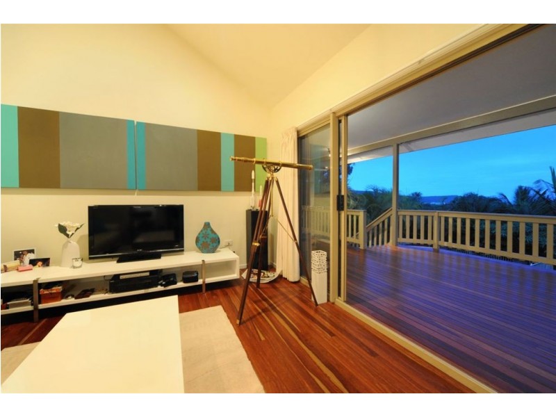 3 Country Road, Cannonvale QLD 4802
