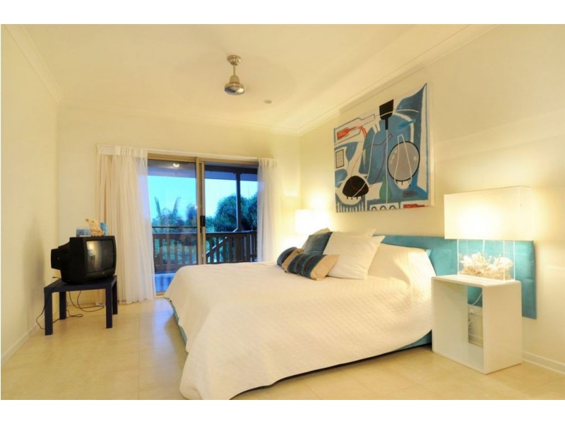 3 Country Road, Cannonvale QLD 4802