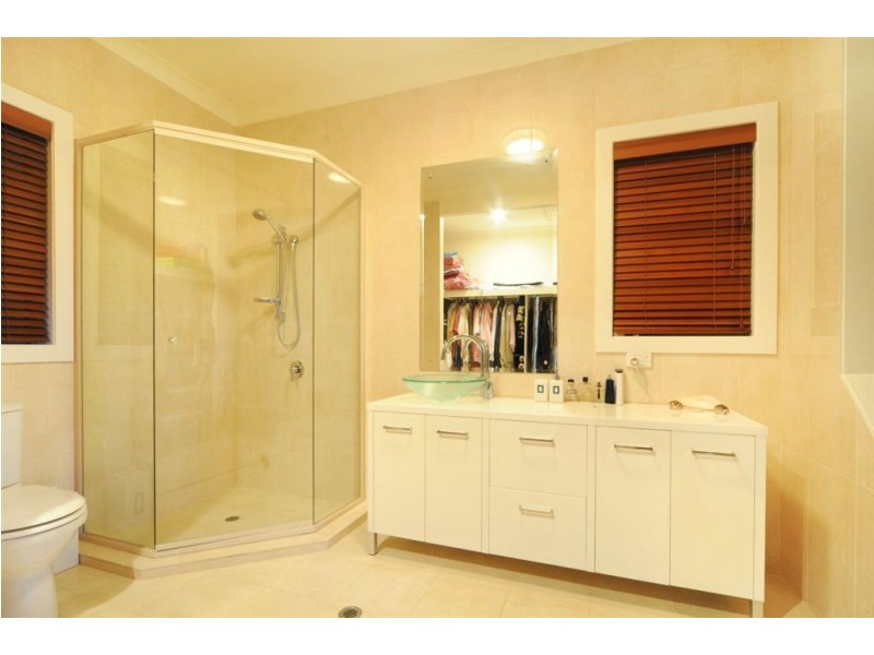 3 Country Road, Cannonvale QLD 4802