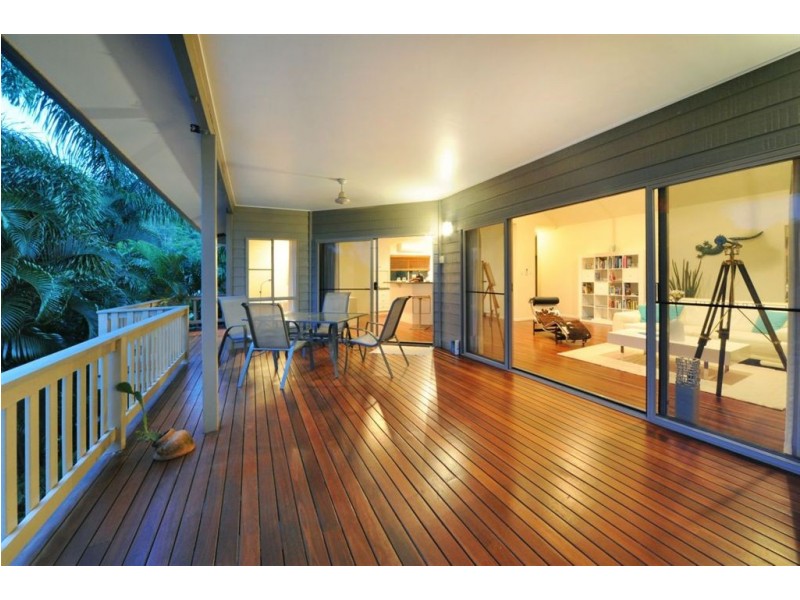 3 Country Road, Cannonvale QLD 4802