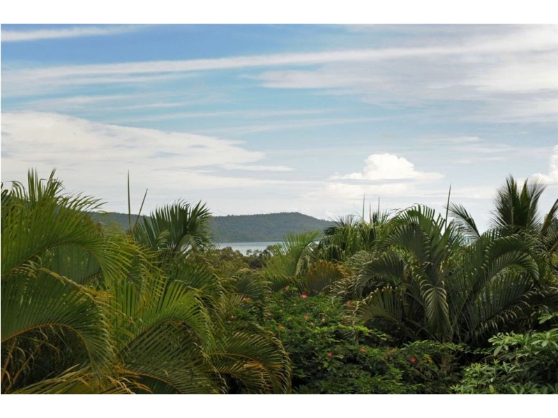 3 Country Road, Cannonvale QLD 4802