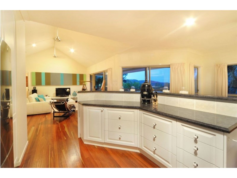 3 Country Road, Cannonvale QLD 4802