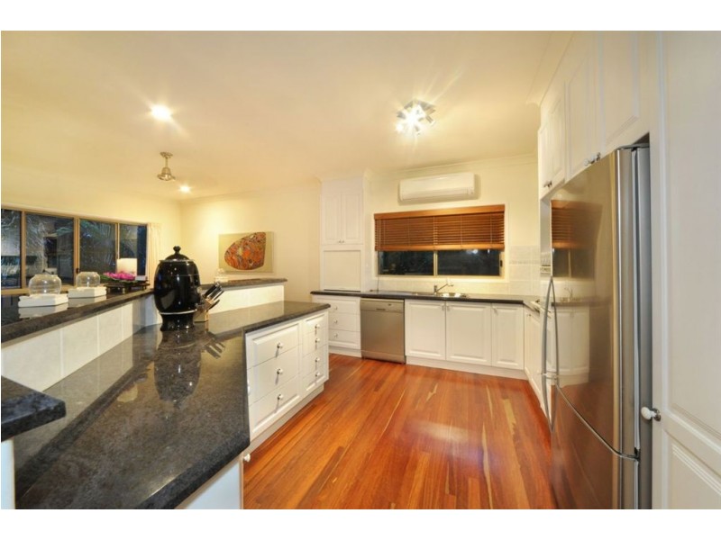 3 Country Road, Cannonvale QLD 4802