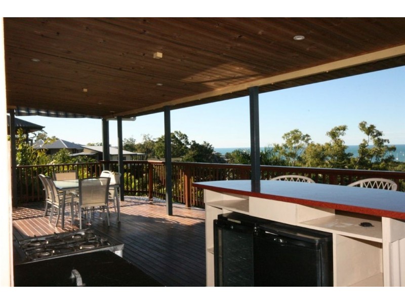 17a Nara Avenue, Airlie Beach QLD 4802