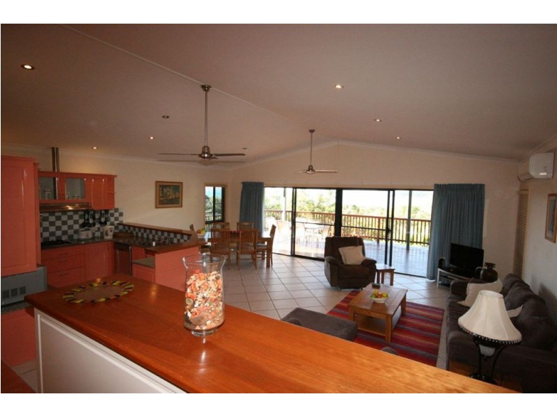 17a Nara Avenue, Airlie Beach QLD 4802
