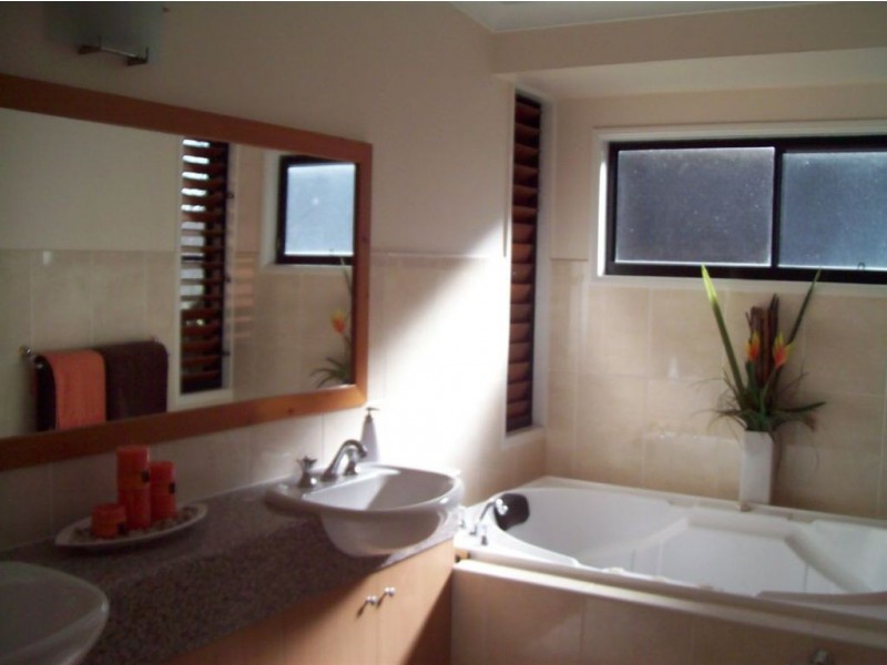 21 Panoramic Court, Cannonvale QLD 4802