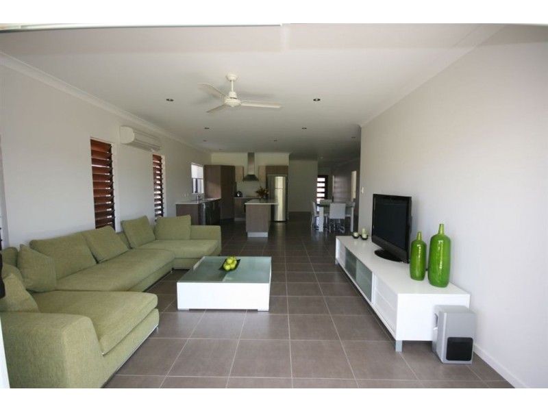 85 Abell Road, Cannonvale QLD 4802