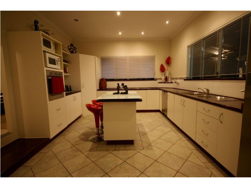 71 Pringle Road, Cannonvale QLD 4802