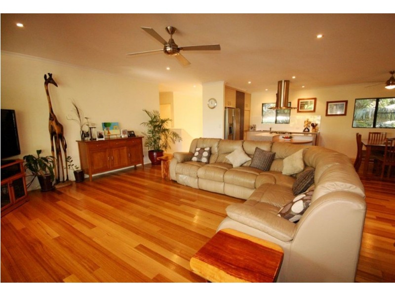 3 Golf Views Court, Cannonvale QLD 4802