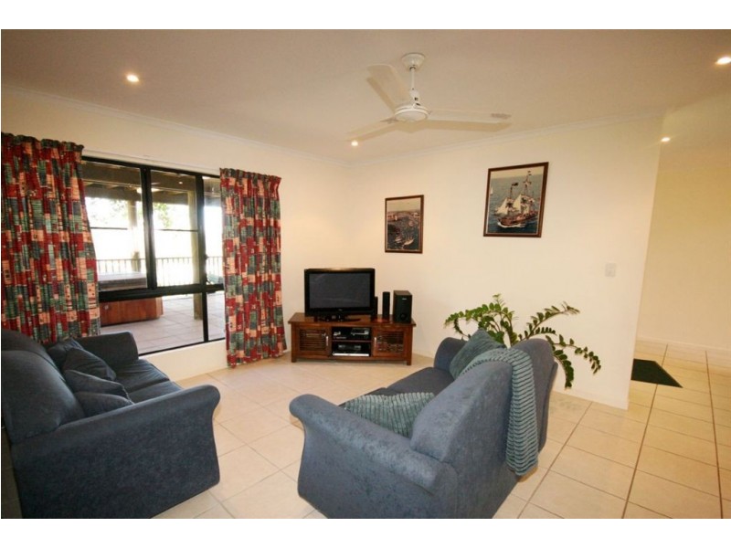 3 Golf Views Court, Cannonvale QLD 4802