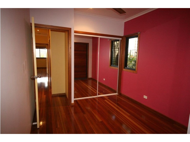 8 Whitehaven Crescent, Cannonvale QLD 4802