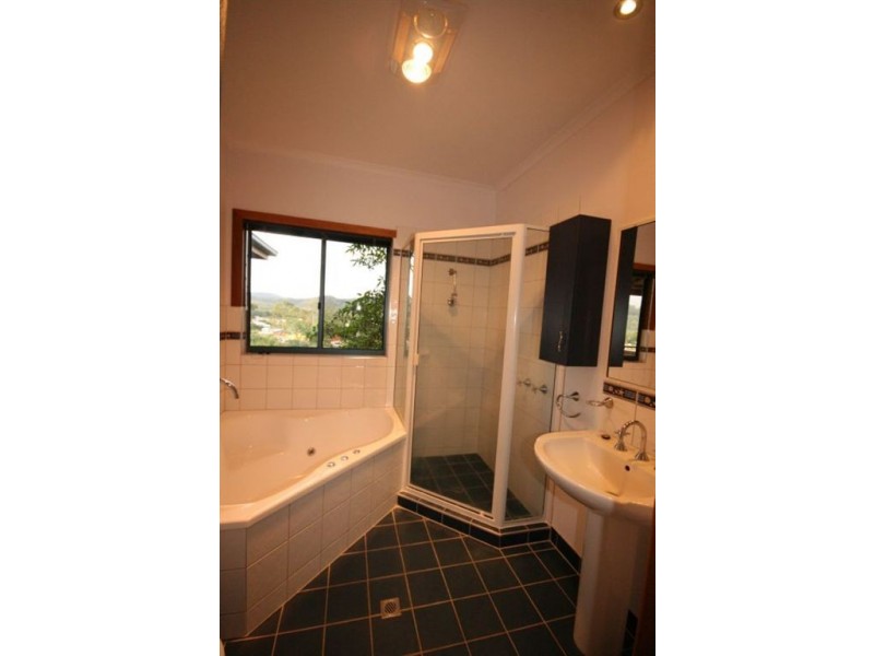 8 Whitehaven Crescent, Cannonvale QLD 4802