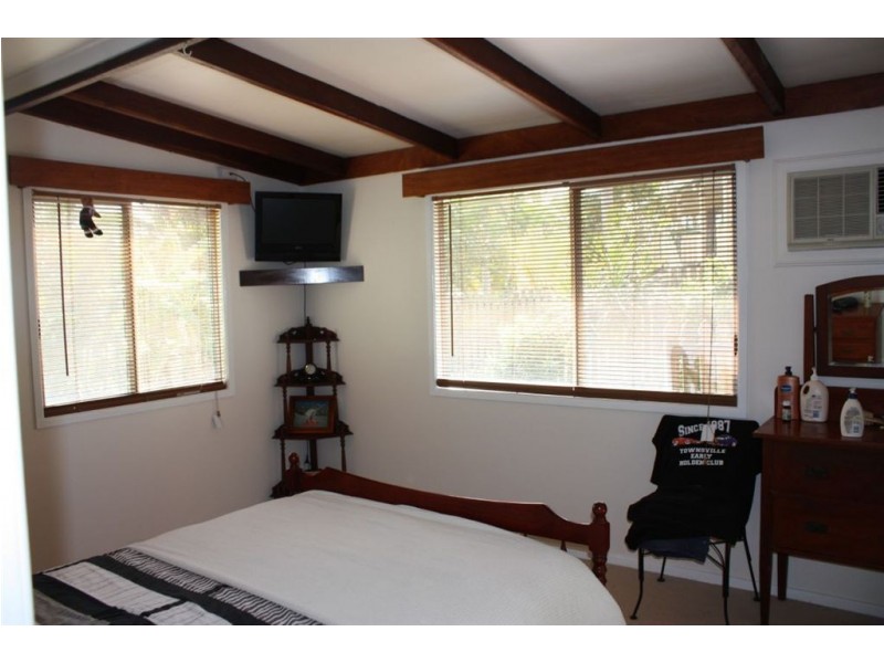 4 Illuka Street, Cannonvale QLD 4802