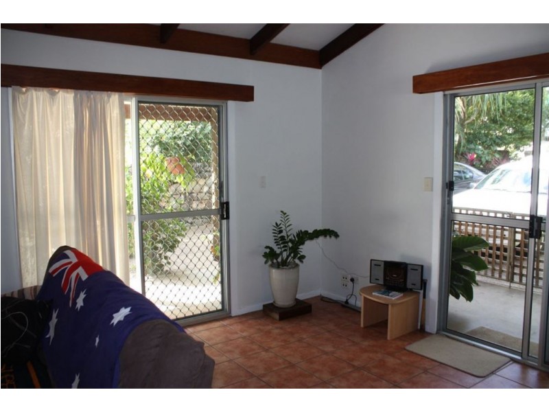 4 Illuka Street, Cannonvale QLD 4802