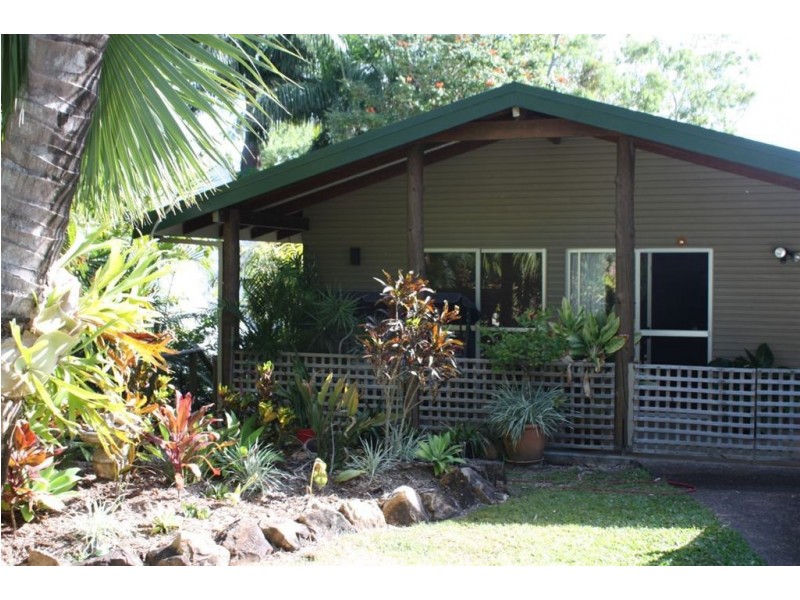 4 Illuka Street, Cannonvale QLD 4802