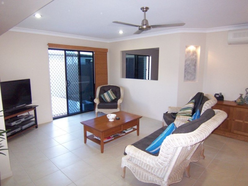 73 Abell Road, Cannonvale QLD 4802