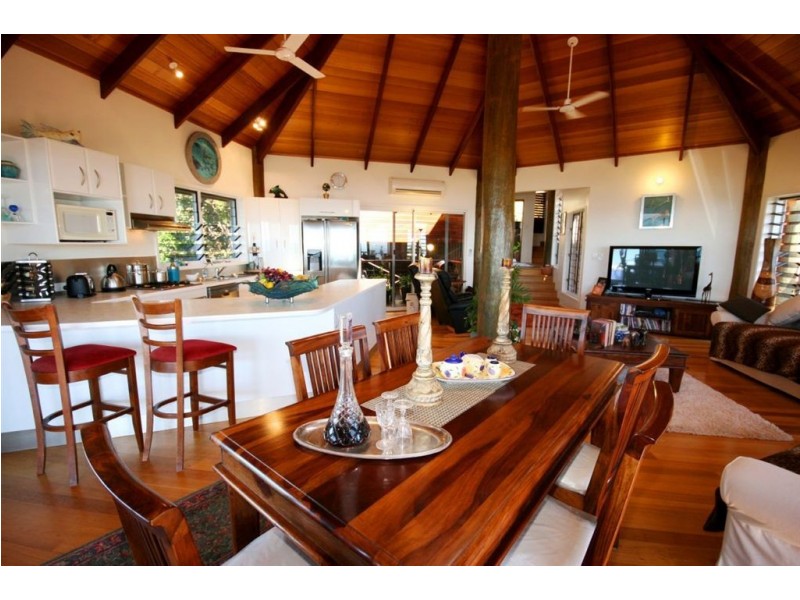 3 Blackcurrent Drive, Hideaway Bay QLD 4800