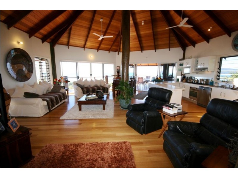 3 Blackcurrent Drive, Hideaway Bay QLD 4800