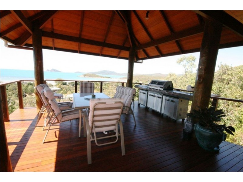 3 Blackcurrent Drive, Hideaway Bay QLD 4800