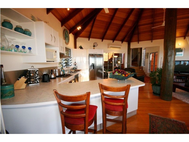 3 Blackcurrent Drive, Hideaway Bay QLD 4800