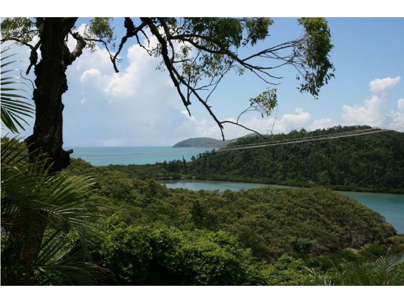 14 Passage Avenue, Shute Harbour QLD 4802
