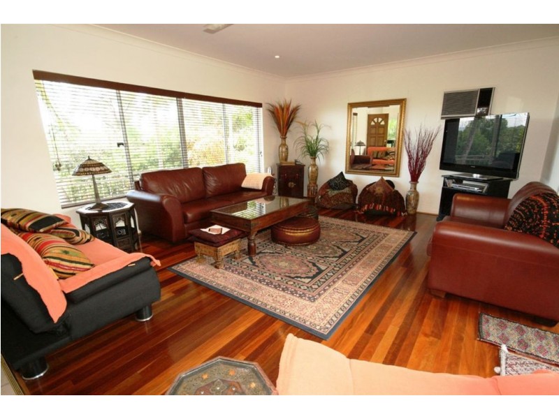 14 Passage Avenue, Shute Harbour QLD 4802