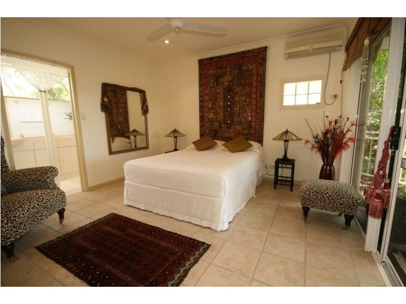 14 Passage Avenue, Shute Harbour QLD 4802