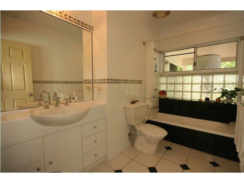14 Passage Avenue, Shute Harbour QLD 4802