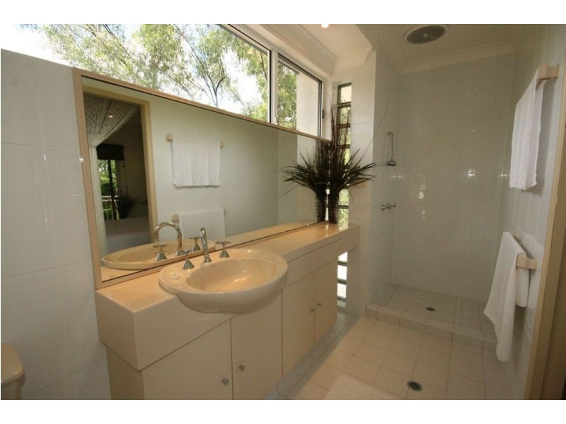 14 Passage Avenue, Shute Harbour QLD 4802