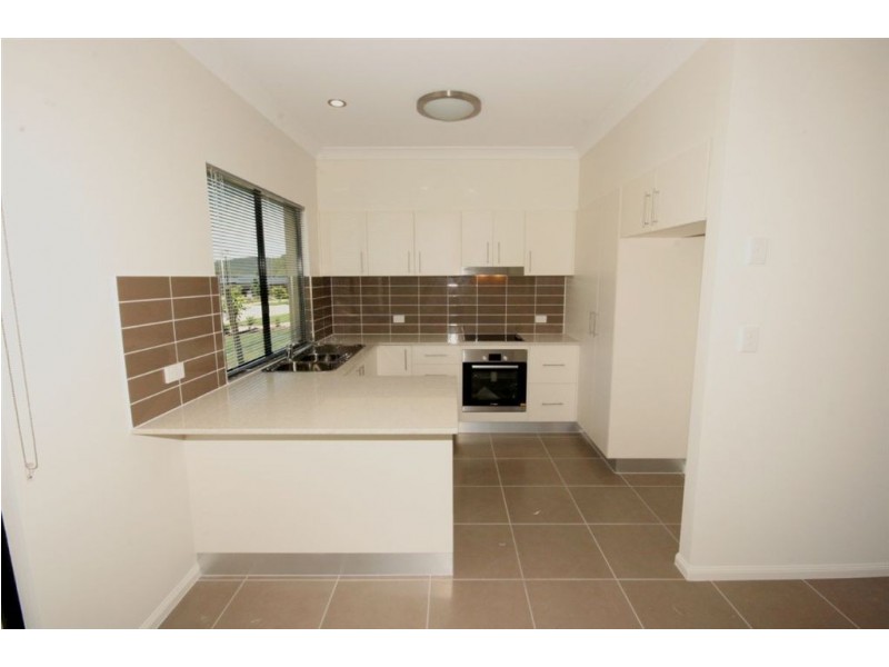 2/42 Flinders Court, Cannonvale QLD 4802