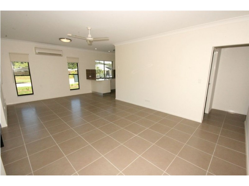2/42 Flinders Court, Cannonvale QLD 4802