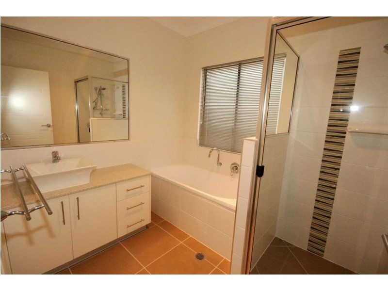 2/42 Flinders Court, Cannonvale QLD 4802