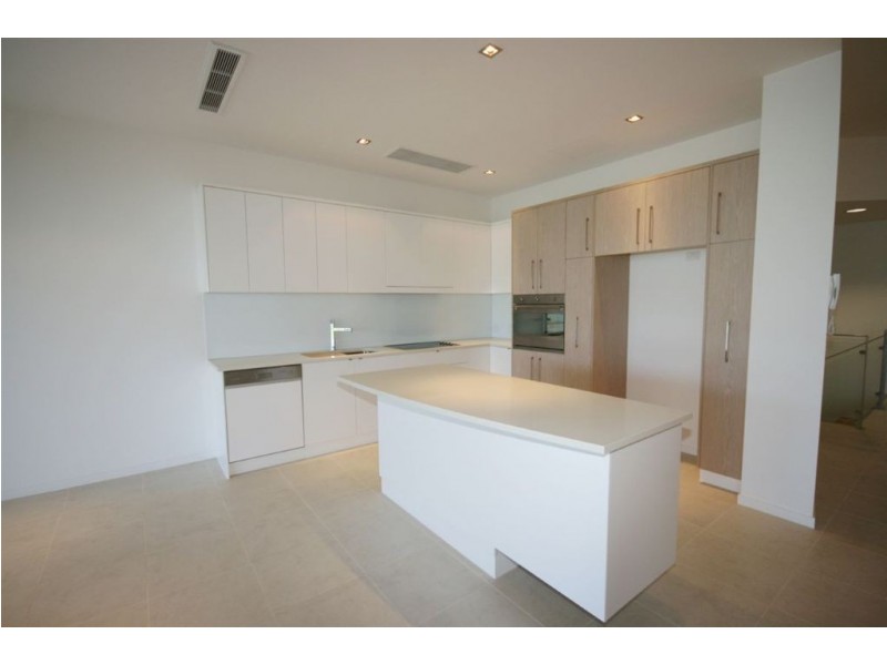 2/14 Broadwater Avenue, Airlie Beach QLD 4802