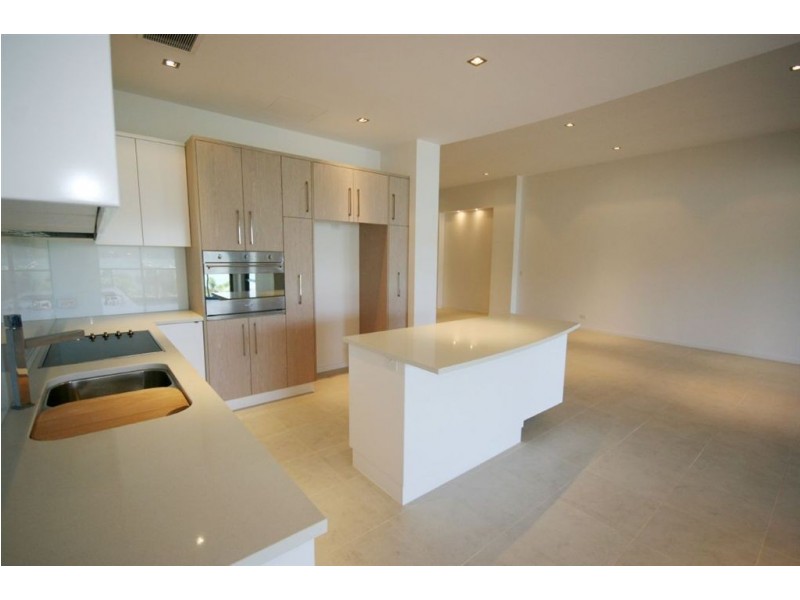 2/14 Broadwater Avenue, Airlie Beach QLD 4802