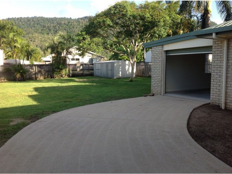 11 Grace Avenue, Cannonvale QLD 4802