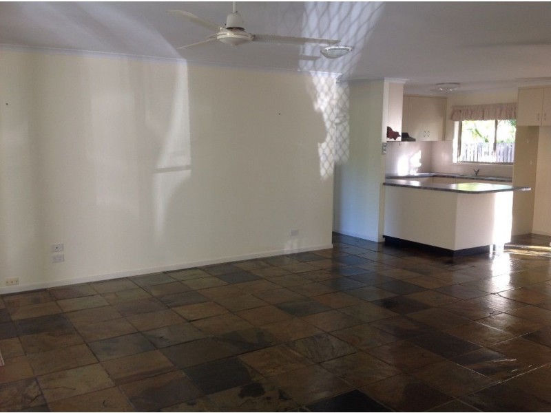 11 Grace Avenue, Cannonvale QLD 4802