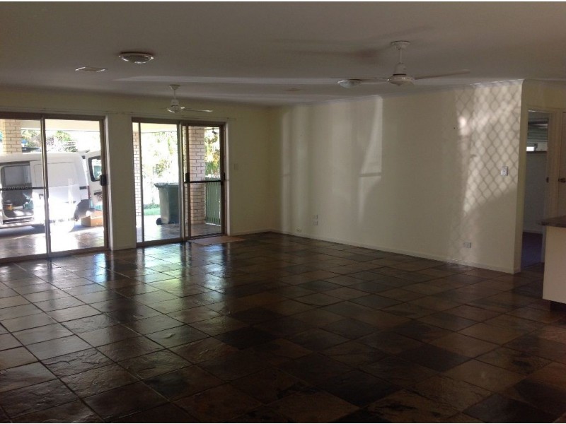 11 Grace Avenue, Cannonvale QLD 4802